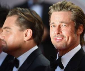 Brad Pitt caminó junto a Leonardo DiCaprio a la proyección de la película 'Once Upon a Time in Hollywood' en la 72 edición del Festival de Cannes, en Francia. Foto: AFP