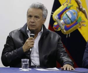 El presidente ecuatoriano LenÃ­n Moreno habla durante las negociaciones con los manifestantes antigubernamentales en Quito, Ecuador, el domingo 13 de octubre de 2019. (AP Foto / Fernando Vergara)