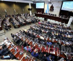 El Congreso Nacional abrió la convocatoria el sábado pasado (19 de febrero) para buscar a los sustitutos de Rixi Moncada en el CNE y Eduardo Enrique Reina en el TJE.