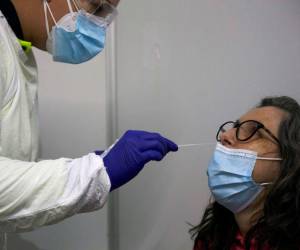 Las autoridades sanitarias llamaron a la población a reforzar las medidas de bioseguridad a fin de evitar una nueva ola de contagios en el territorio hondureño.