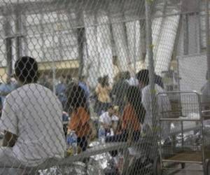 La embajadora estadounidense en El Salvador, Liduvina Magarín, confirmó que de los 2,000 niños retenidos en Estados Unidos, 50 son de ese país de centroamericano. Foto: Agencia AFP