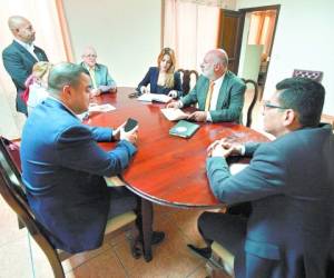 Los diputados del Pac se reunieron en el Congreso Nacional para debatir sobre su participación en la escogencia de una nómina que apoyarían si los dejan participar, según Walter Banegas.