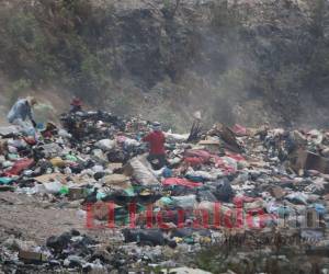 Se han contratado camiones para mejorar la recolección de basura, pero se sigue depositando en un crematorio a cielo abierto.