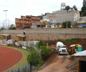Los trabajos de construcción del puente que se ejecuta en el sector de la Villa Olímpica avanzan en un 65%.Foto:Emilio Flores/El Heraldo