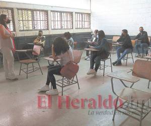 De 7:00 a.m. a 11:30 a.m. reciben clases en la jornada matutina del Instituto Central. Foto: Alex Pérez/El Heraldo