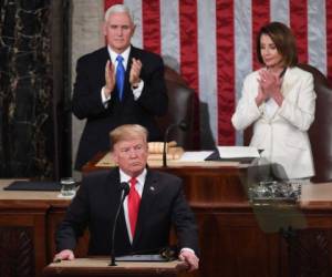 El Presidente de los Estados Unidos, Donald Trump, junto a la Presidenta de la Cámara de Representantes de los Estados Unidos, Nancy Pelosi, y el Vicepresidente de los Estados Unidos, Mike Pence. Foto AFP