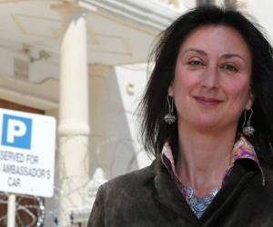 La explosión, que se produjo sobre las 15H00 locales, destruyó el coche en el que viajaba en las proximidades de su casa y propulsó los restos calcinados del vehículo hasta un campo cercano.