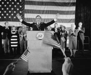 El expresidente de Estados Unidos George H.W. Bush, quien gobernó de 1989 a 1993 durante el final de la Guerra Fría y ganó la primera guerra del Golfo, falleció el viernes por la noche a los 94 años. Foto: AP