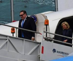 Junto al secretario de Estado, Mike Pompeo, llegaron en un avión oficial el asesor y de Donald Trump, Jared Kushner; la secretaria de Seguridad Nacional, Kirstjen Nielsen, y el secretario del Tesoro, Steven Mnuchin. Foto: AFP