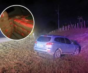 Así quedó el vehículo, tras que sus ocupantes salieran huyendo del lugar.