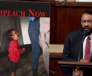 El congresista demócrata Alan Green mientras mostraba la fotografía de la niña hondureña. Foto: Cortesía.