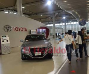 La primera estación dentro del recinto de exposiciones es una selfie frente al rótulo de la Toyota.
