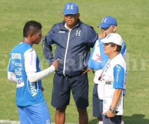 Carlo Costly el día que se presentó ante el cuerpo de entrenadores de la Selección de Honduras.