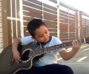 Este es el niño que interpreta a la perfección la épica canción de Metallica (Foto: Captura video)