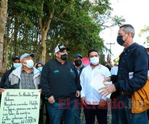 El jueves el alcalde Jorge Aldana acudió a la zona de La Tigra para conocer de la propia voz de los pobladores sus principales preocupaciones y demandas para mejorar la calidad de vida en la comunidad.