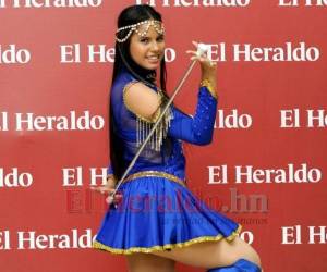 La bella palillona del Instituto Moderno Stella Pineda, Larissa Henríquez, fue la elegida para aparecer en la portada de Diario El Heraldo en la edición del 16 de septiembre. Este día la hermosa Larissa visitó las instalaciones del periódico para una serie de entrevistas. Con su carisma y belleza logró imponerse ante cientos de chicas que desfilaron el 15 de septiembre durante los desfiles patrios. Este día contó cuáles son sus aspiraciones. Fotos: Marvin Salgado/ El Heraldo.