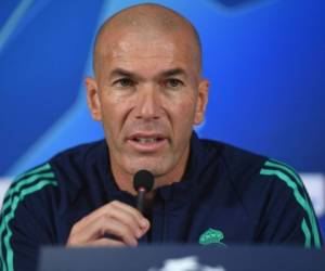 El entrenador merengue Zinedine Zidane podría dejar su puesto en el actual torneo, según la prensa española. (AFP)