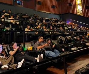 Los usuarios registrados y suscriptores disfrutaron de esa noche cargada de suspenso, buen ambiente y ricas palomitas.