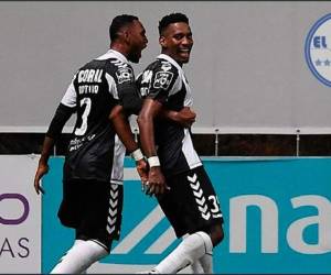 Bryan Róchez, delantero del Nacional de Portugal, celebrando uno de los goles anotados para su equipo.