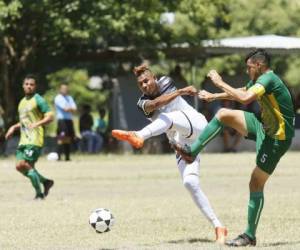 Una acción de la jornada pasada entre el Limeño y el Santos FC de la Liga de Ascenso en Honduras. Foto: El Heraldo