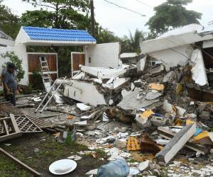 Casas destruidas, cementerios bajo el agua, fuertes oleajes e inundaciones en varios puntos ha dejado a su paso la tormenta tropical Cristina, que se ubica a 80 kilómetros del Golfo de Fonseca —que comparten El Salvador, Honduras y Nicaragua— y se mantiene con movimiento estacionario. Aquí las imágenes: