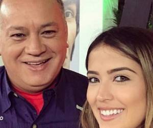Cabello quien niega lo confiscado también criticó el trato que recibió su hija de las autoridades en el Aeropuerto Internacional JFK de Nueva York, donde fue abordada por agentes de la Policía de Inmigración y Aduanas (ICE), quienes le notificaron que su visa había sido cancelada, y entonces la hicieron subir a un avión para sacarla del país. (Foto: Cortesía Twitter)