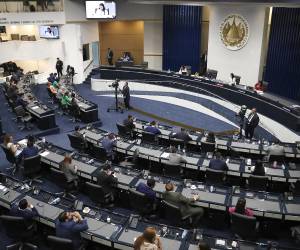 Con la reforma, en los comicios de 2027, la oposición dentro del organismo electoral queda son su representación reducida.