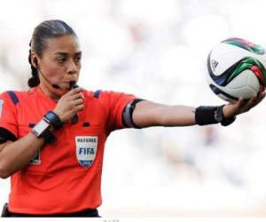 Melissa Pastrana comenzó pitando partidos de Segunda División de la Liga Nacional. Foto: EL HERALDO