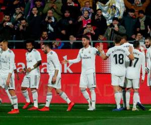 En una noche inspirada de Karin Benzema, quien marco un doblete, el Madrid sentenció la eliminatoria en Montilivi para meterse entre los cuatro mejores de España. Foto / AFP