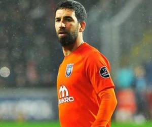 El centrocampista, uno de los futbolistas turcos más conocidos, es también célebre por su apoyo al presidente Recep Tayyip Erdogan.