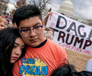 A la fecha unos 110,000 soñadores han quedado fuera del programa, en especial después de que Trump canceló DACA. Foto: Agencia AP
