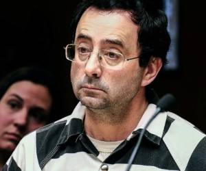 Nassar admitió haber penetrado con los dedos a las víctimas y reconoció que su conducta no tenía propósitos médicos legítimos y que no tenía el consentimiento de las niñas. (AP)