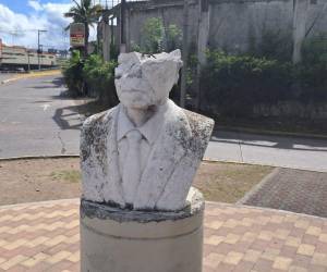 Ciudadanos piden rescatar la plaza que honra a Don Pepe Barroso, un cubano que dedicó su vida a ayudar en Honduras.