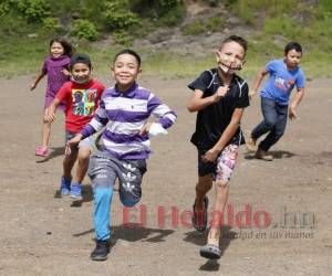 A pesar de la actual situación, los niños disfrutan de momentos divertidos en los barrios y colonias de la capital.