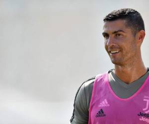 Muy sereno se muestra Cristiano Ronaldo en los entrenamientos de la Juventus de Italia. Foto:@juventusfc en Twitter