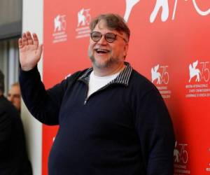 Guillermo del Toro posa para en una sesión para miembros del jurado de la 75ª edición del Festival de Cine de Venecia en Venecia, Italia. Del Toro será galardonado con una estrella en el Paseo de la Fama del Hollywood. Foto: Agencia AP.