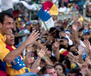 Venezuela's opposition candidate, Henrique Capriles, attends his closing campaign rally in Barquisimeto, Lara state, on April 11, 2013 ahead of Sunday's presidential election. Capriles and Venezuela's acting President Nicolas Maduro held big rallies Thursday, closing a brief and bitter race to succeed Hugo Chavez on the anniversary of a failed coup against the late leader. AFP PHOTO/Raul ARBOLEDA