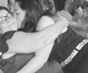 Lisbany compartió una fotografía con su madre para confirmar su muerte.