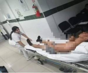 El agente fue ingresado a un centro médico a causa de los fuertes golpes que le propinaron los encapuchados. Foto: Cortesía