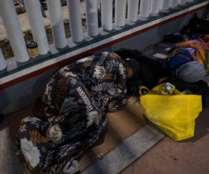 Migrantes permanecen a la espera de que Estados Unidos les brinde asilo. FOTO: AFP