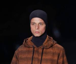 El modelo, de 26 años y cuyo nombre artístico era Tales Cotta, se desmayó cuando estaba dando la vuelta para salir de la pasarela. Foto: Agencia AP.