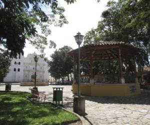 En Comayagua se conserva además otra reliquia arquitectónica, la iglesia Santos Mártires, donde están sepultados los restos del general José Trinidad Cabañas.