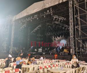 Los capitalinos llegaron temprano para poder ser parte del espectáculo del mexicano.