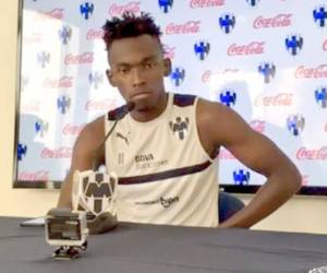 El delantero hondureño Alberth Elis durante una conferencia de prensa del Monterrey (Foto: Redes)