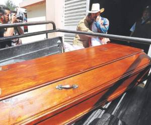 Sus familiares retiraron los restos mortales de Carlos Roberto Aguilar González. Será sepultado en La Leona, Ojojona, FM