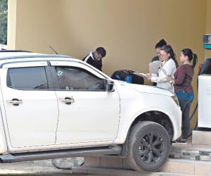 Los sicarios llegaron hasta el negocio del comerciante y dispararon en los vidrios laterales. La víctima murió en el interior del carro.