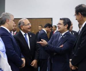El presidente Juan Orlando Hernández dialogó con el rey de España, Felipe de Borbón; Jimmy Morales de Guatemala, Iván Duque de Colombia y Martín Vizcarra de Perú, entre otros.