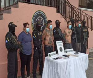 La Fuerza Nacional Antimaras y Pandillas (FNAP) capturó a los cuatro presuntos miembros de la Mara Salvatrucha (MS-13).