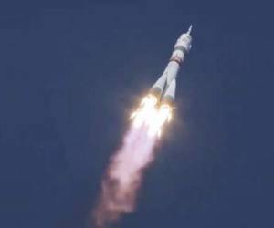 El despegue de esta nave rusa hacia la Estación Espacial es el primero desde que el pasado 30 de mayo el cohete estadounidense SpaceX rompiera nueve años de monopolio ruso en los viajes a la EEI, logrando despegar desde el Centro Espacial John F. Kennedy, Florida, Estados Unidos. Foto. AP