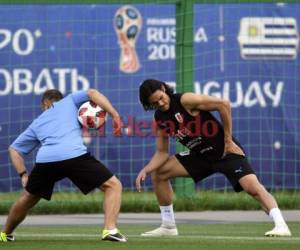 El delantero uruguayo Edinson Cavani asiste a una sesión de entrenamiento por separado debido a una lesión. Foto:AFP